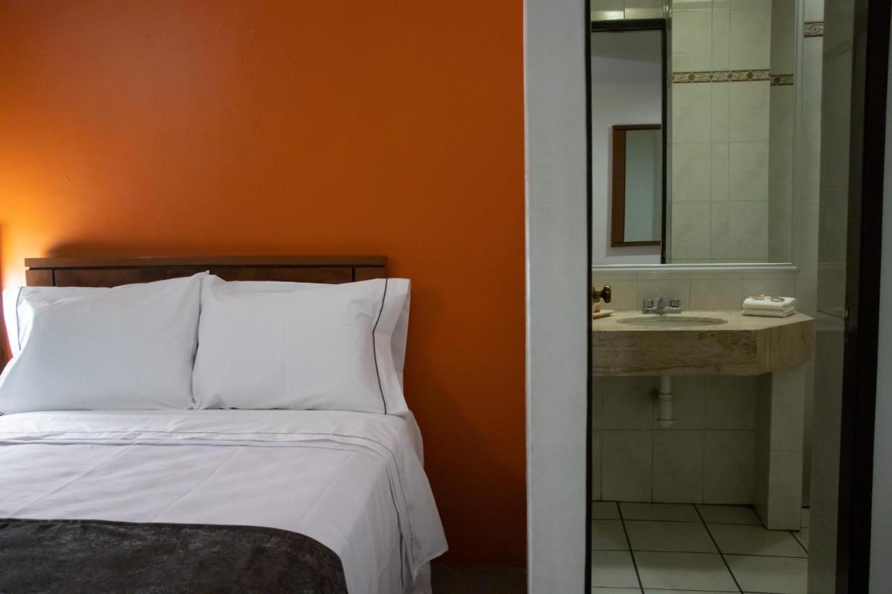 Hotel Las Pergolas Guadalajara Ngoại thất bức ảnh