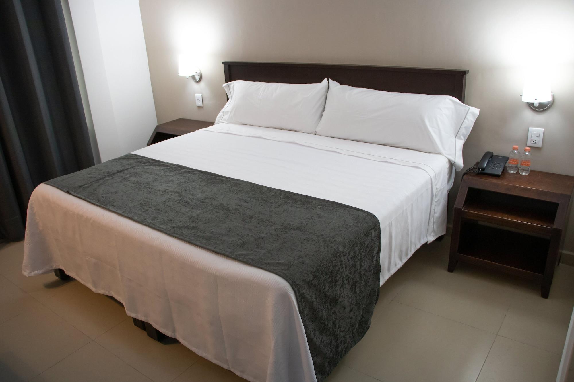Hotel Las Pergolas Guadalajara Ngoại thất bức ảnh