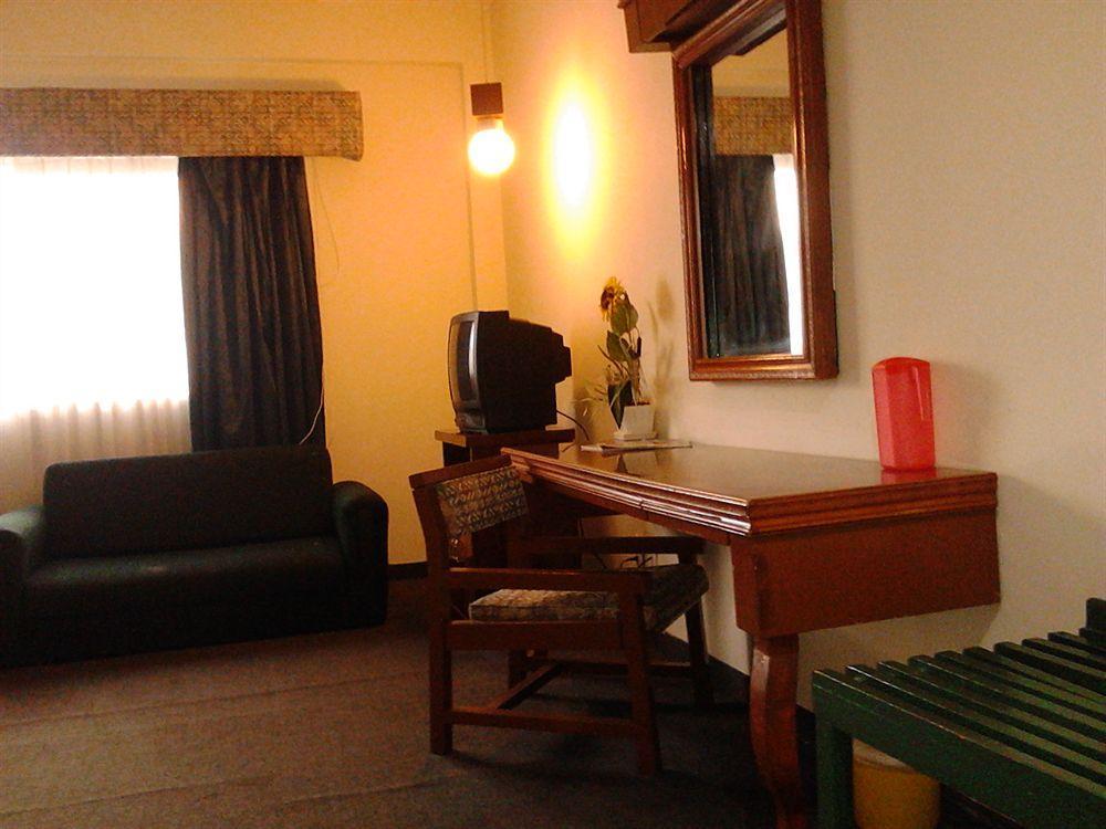 Hotel Las Pergolas Guadalajara Ngoại thất bức ảnh